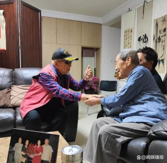 95岁迟浩田将军看望100岁人民诗人贺敬之