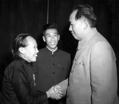 毛主席诞辰129周年:以100张罕见照片来缅怀他老人家!