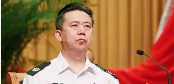 他怎样把自己作没的?派兵出国保障老婆旅游,占部队车、房,拿军人当私佣……