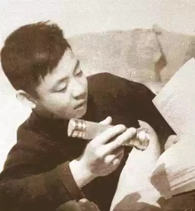 老梁,来看看你抹黑攻击的雷锋到底是个怎样的人!