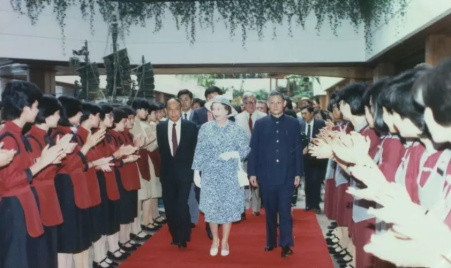 “输血”的霍英东,“吸血”的李嘉诚