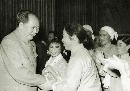 胡新民:毛泽东是怎样倡导“百花齐放”的