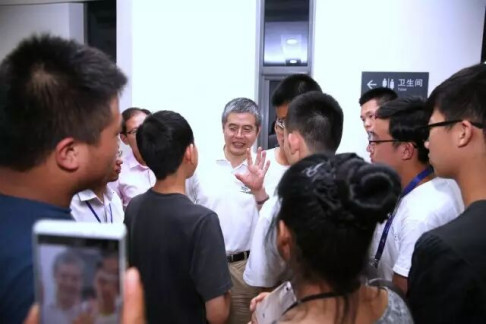 胡伟武:“中国这么大一个国家,怎么能没有自己的CPU呢?”
