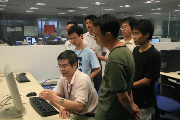 胡伟武：从“出生”就在被质疑，龙芯这20年是怎么走过来的？