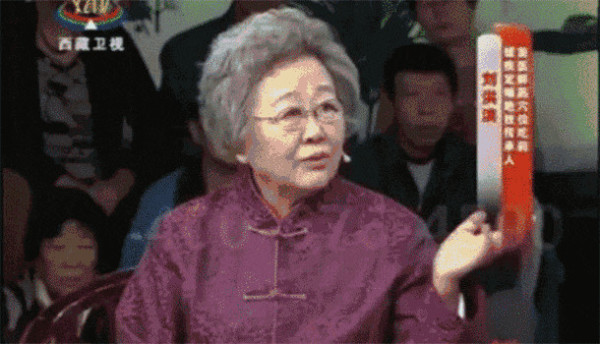 笑死！感动全美的“外卖奶奶”，居然是位老戏骨