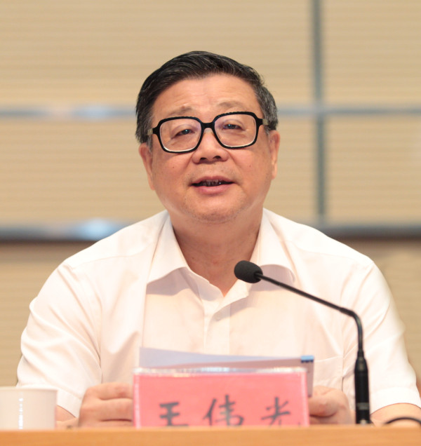 王伟光：分清敌友，是正确开展国际斗争要解决的首要问题