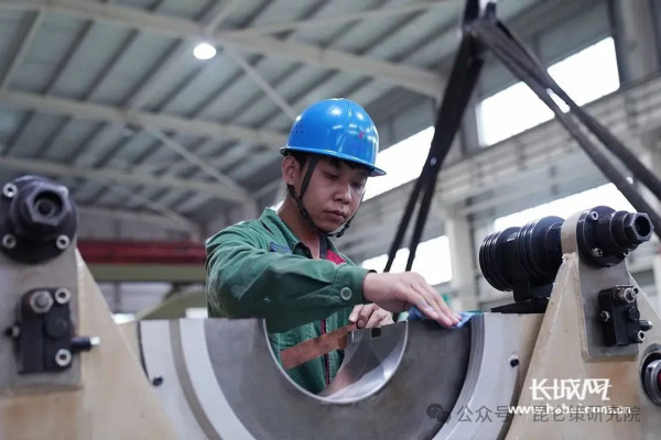 陈先义:民营企业就是要像瑞兆激光那样把工人群众高高举起