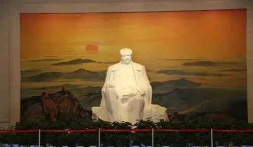 毛泽东逝世的国际悼念和反响证明世界人民对他的敬仰绝非个人崇拜