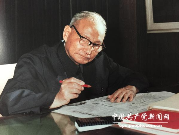 陈云：干部子弟千万不可以革命功臣子弟自居，真正的功臣是全国老百姓