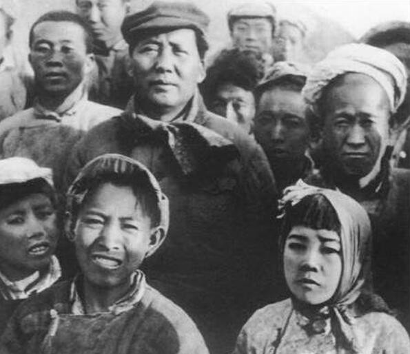 鱼水情深：毛主席在延安给群众拜年