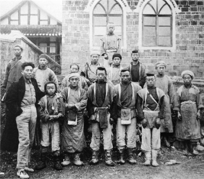 一套中山装穿了20多年,他将骨灰留在西北边疆,“永远为中华民族站岗”