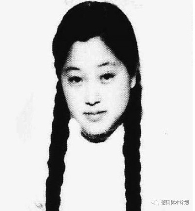 一位贫穷中国老人悄然离世，然而她的背景实在太吓人，足以震惊世界！