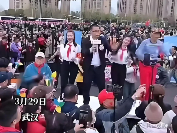 “红歌元素”是刀郎演唱会场场火爆的灵魂