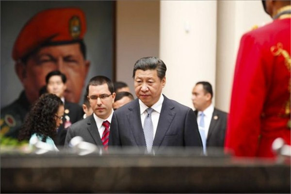 习近平在委内瑞拉首都参谒查韦斯陵墓:故人已去风范永存