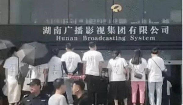封禁娘炮后，终于轮到马桶台！