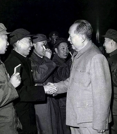 王震将军三次长征传奇
