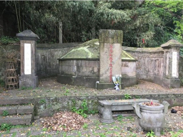 不能简单粗暴将人民群众追思先贤、祭奠祖先打成“封建迷信”!
