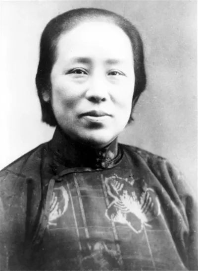 何香凝：在国民党一大提出男女平等原则