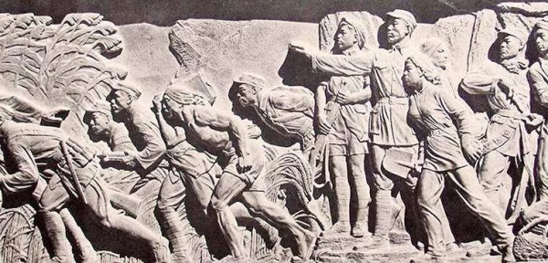 评《八佰》的立意：心疼管虎导演一秒钟
