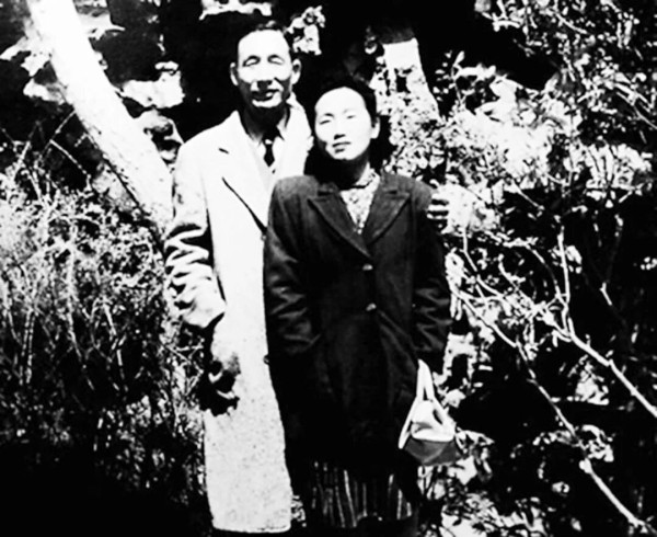 三个汉奸之子，碰杯祝酒的祝词是“打倒日本帝国主义”