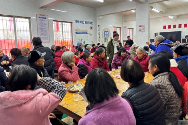 农村养老，除了提高养老金，还亟需组织起来