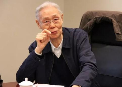 逄先知:毛泽东为何删掉宪法草案中“国家元首”条文,并拒绝命名为“毛泽东宪法”