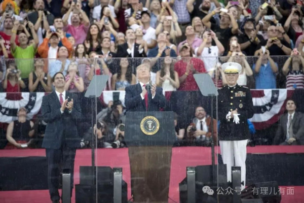 破天荒:美国阅兵为总统庆生!
