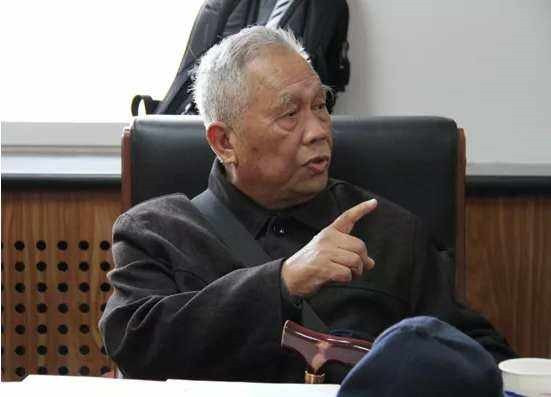 郑伯农书面发言:他活在人民心中