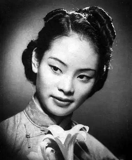 中共“一大”的女性参与者