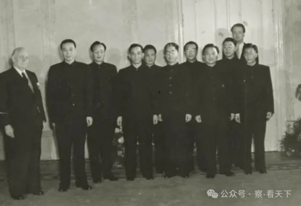 姬鹏飞：出使民主德国纪事