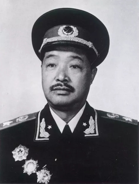 强国时代呼唤热血青年!