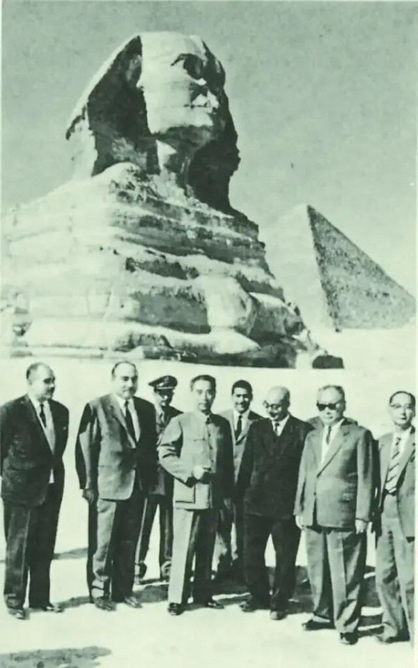 周恩来在中国与埃及建交前后