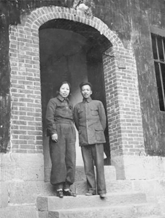 任弼时说：“把黄金交给他，我们放心”
