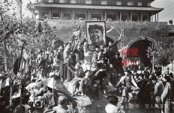 淮海战役中，为啥群众跟我们走，不跟他们走？