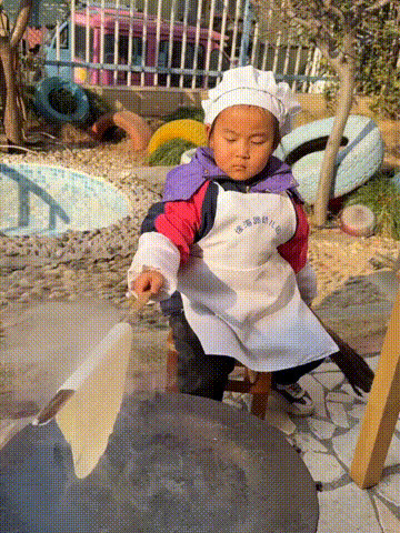 不折腾家长的徐州幼儿园，手工课居然教孩子炒菜做饭