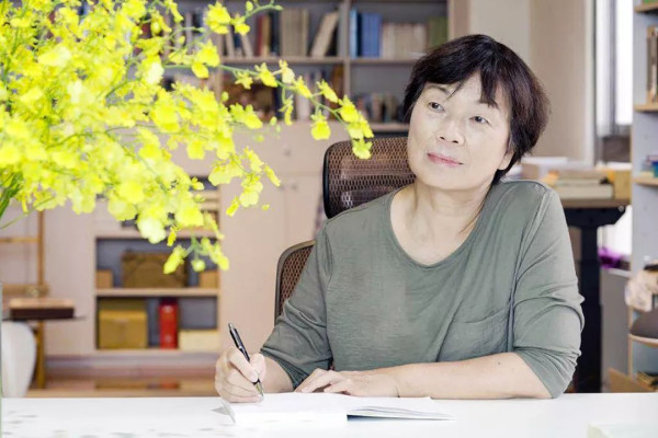 龙应台在小民崛起中丧失了个人尊严