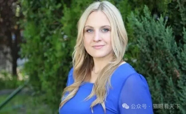 美国警察当街杀人，回旋镖再次扎中公知