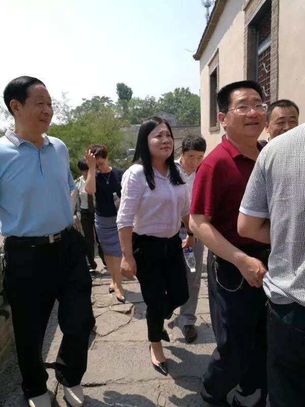 中国红色文化研究会邯郸工作站站长张培良，副站长李春社、江海平、李晓玲，秘书长张志武一行十人，前往涉县129师纪念馆进行考察访问