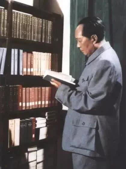 陈 晋：毛泽东外出视察常带哪19种马列经典
