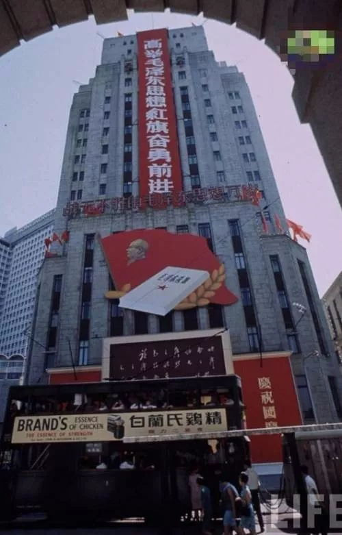 红潮席卷的香港：实拍六十年代的香港