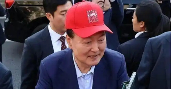 戴中国帽子,向美国献媚,你不下台谁下台?