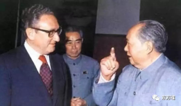 尼克松临走前，为何对毛主席深鞠一躬？