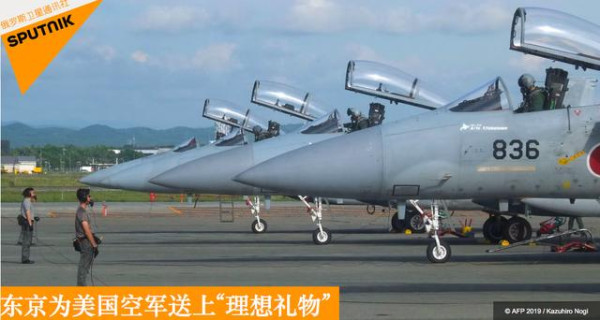 特朗普唯一忠实盟友献礼,竟威胁中国