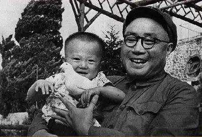 刘弥群：父亲刘伯承不愿自称军事家
