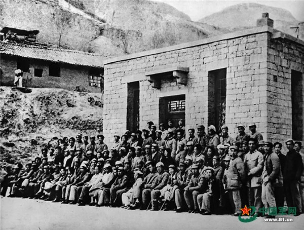 毛泽东决心亲自抓文艺界的问题,1942年延安文艺座谈会的台前幕后