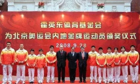 “输血”的霍英东,“吸血”的李嘉诚
