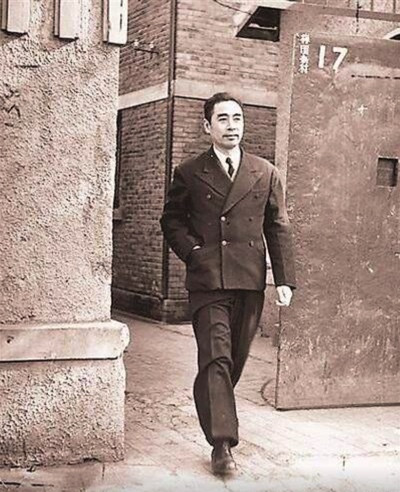 蒋介石的特务是如何谋害王叶博邓黄等人的?