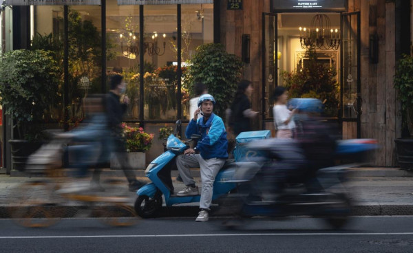 700万飞奔的外卖员，在这个人间不断淬火