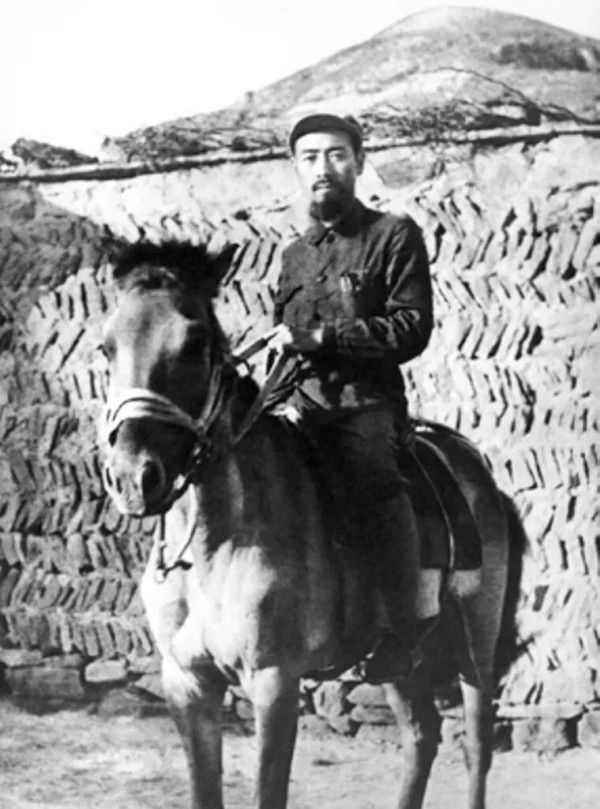 周恩来长征中卓著功勋：为党保存一批重要干部