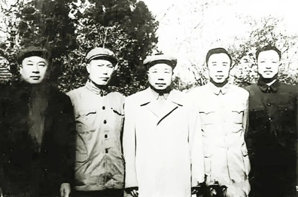 最年轻的开国上将萧华，临终前仍在吟唱《长征组歌》